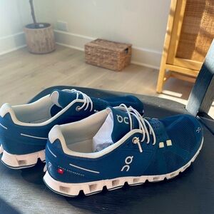 On Cloud Shoe, Women’s Sneaker Size 6.5